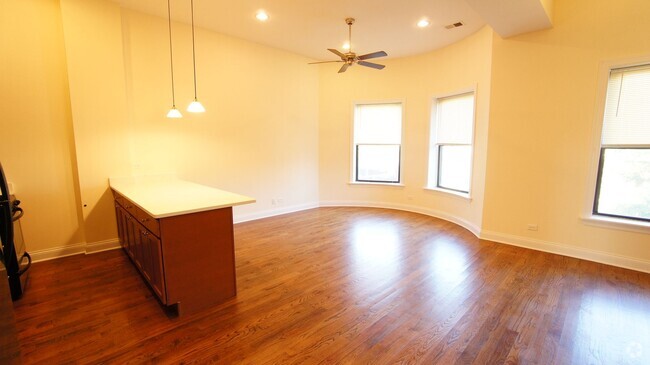 Building Photo - 2840 N Albany Ave Unit 2836-2 Rental