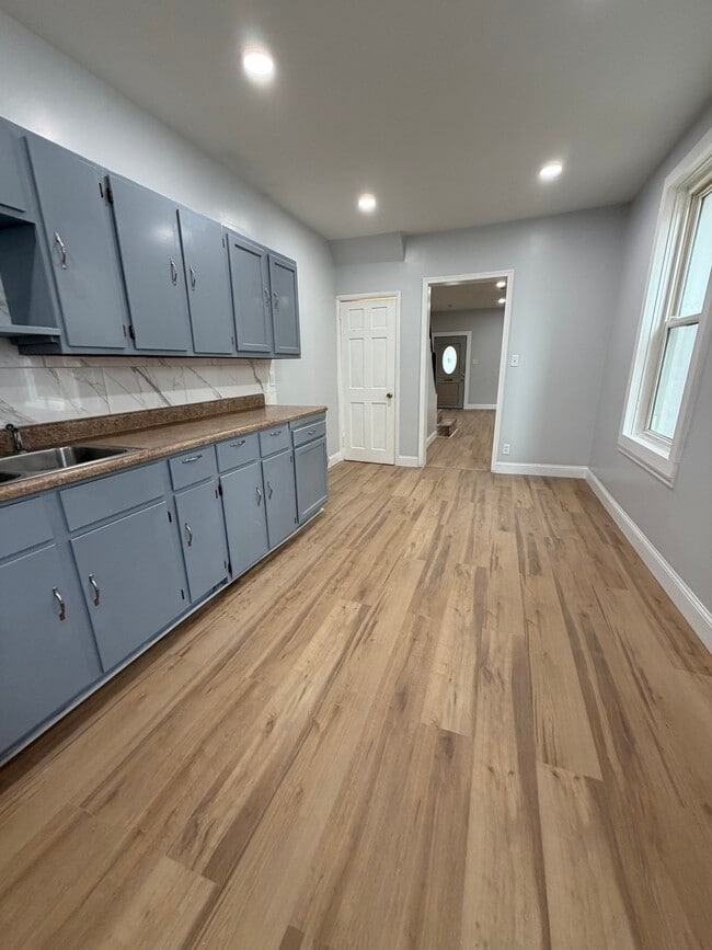 Photo - 644 E Madison St