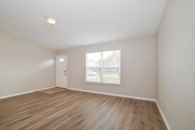 Photo - 648 Caribou Ct