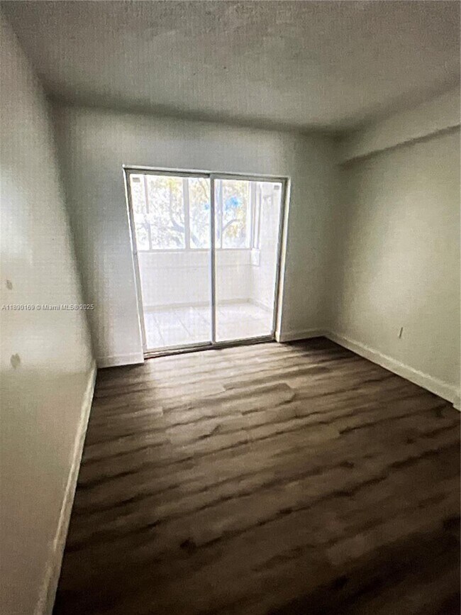 Photo - 201 NW 7th St Unidad 206