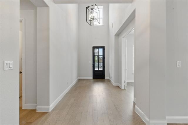 Photo - 2205 Sandrellan St