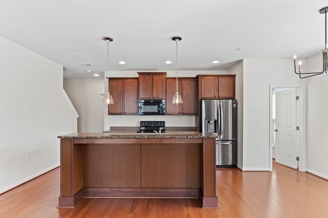 Photo - 3030 Meridian Cmns