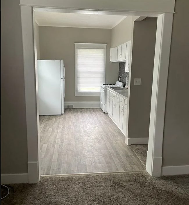 Building Photo - 3214 5th Ave Unit 01 Rental