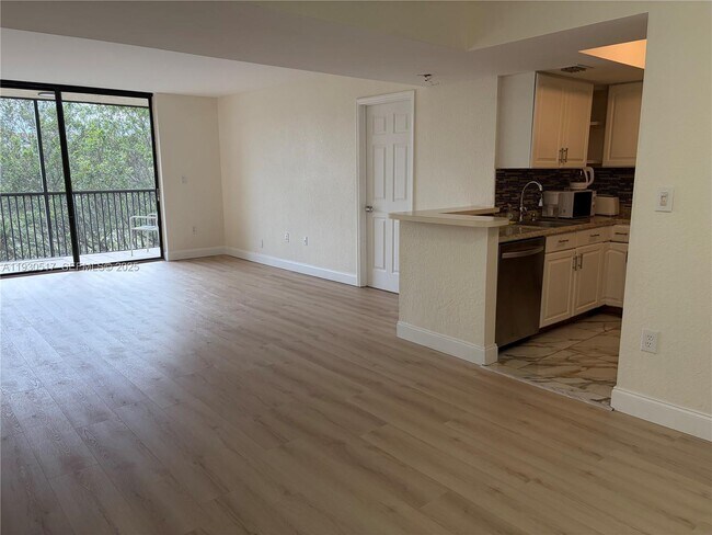 Building Photo - 5550 NW 44th St Unit 414B