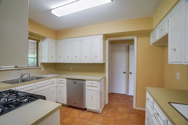 Photo - 506 E Palm Valley Blvd