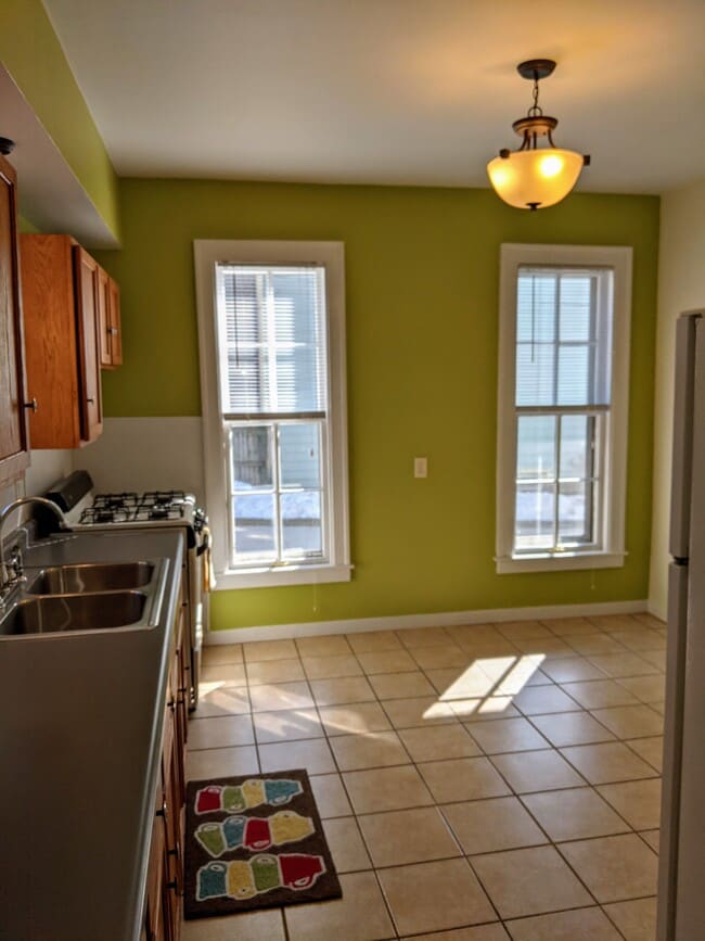 Kitchen - 330 Henry Ave SE Unit 1