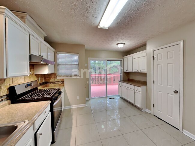 Photo - 2279 Halcyon Way