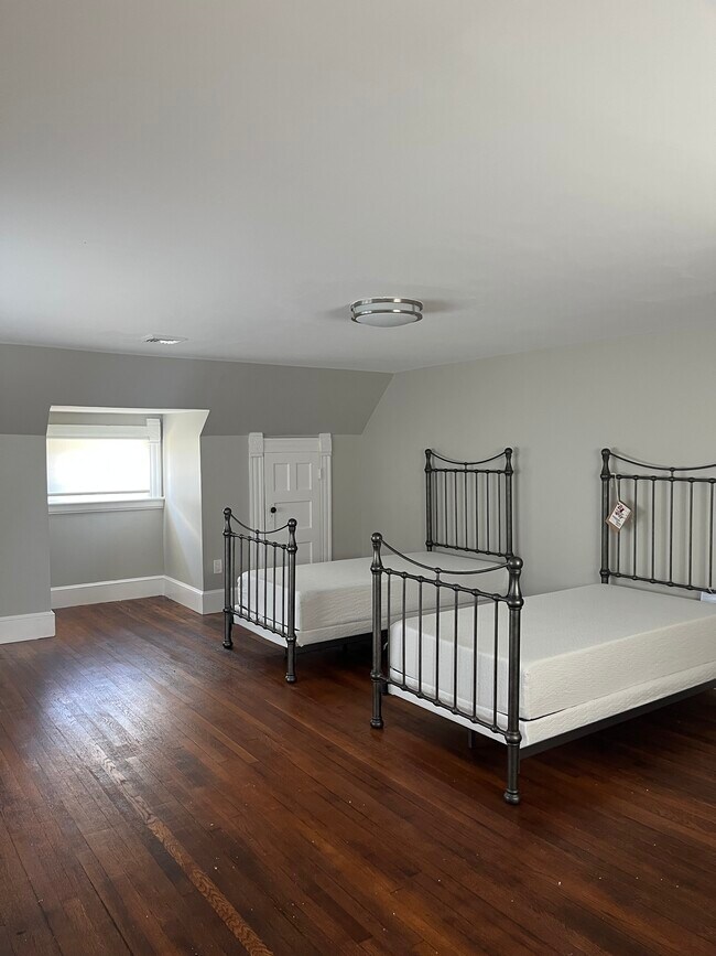 126 Fairview Ave Rental House Rental in Naugatuck, CT