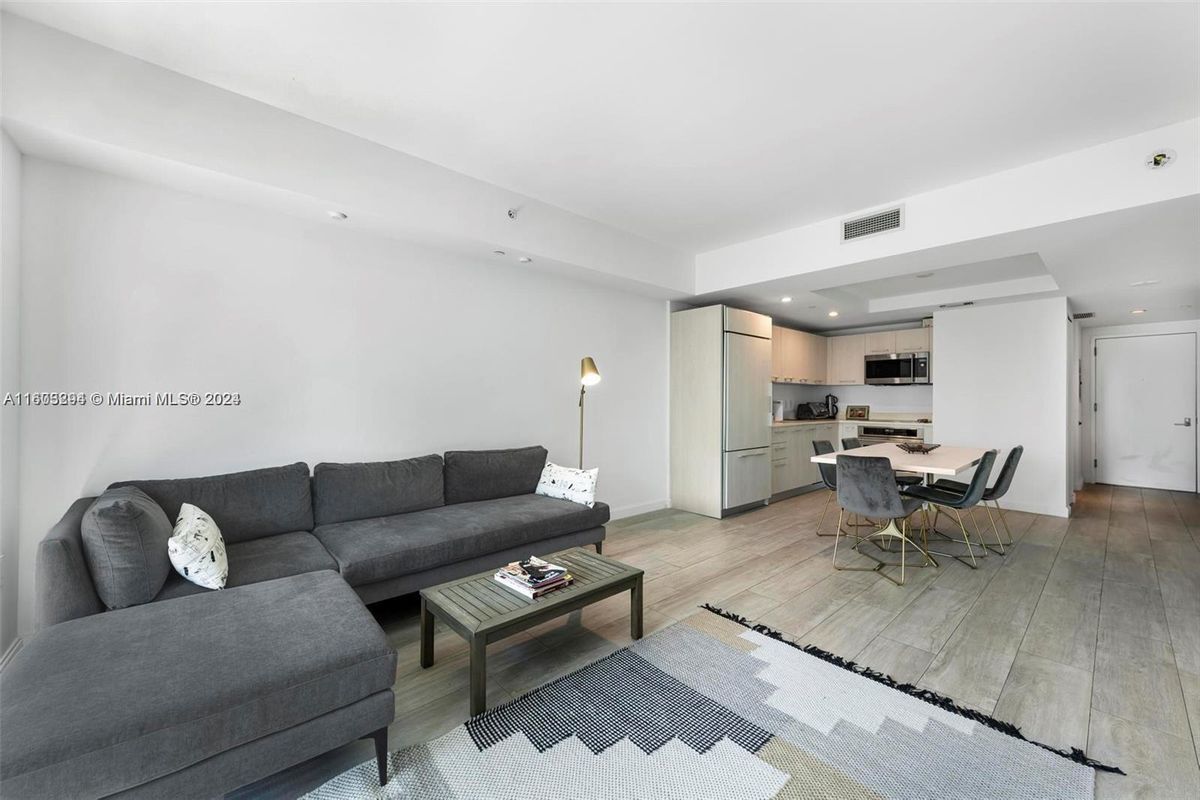 Photo - 45 SW 9th St