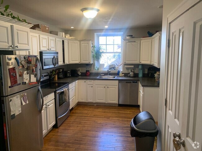 Building Photo - 55 Magazine St Unit 6B Rental