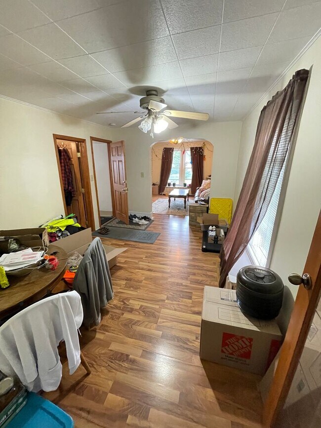 504 N 2nd Ave E Unit 2 - Upper