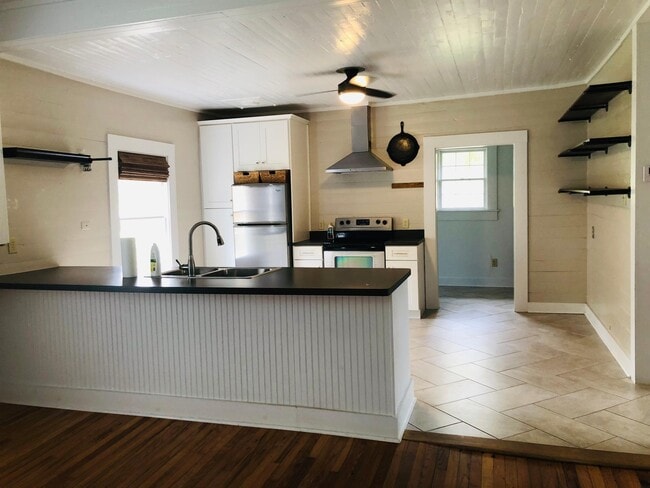 Photo - 140 Hiawassee Ave