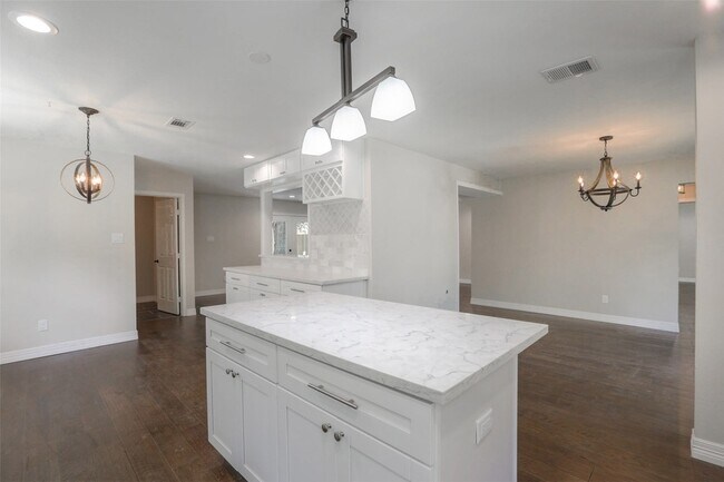 Photo - 730 Bison Dr