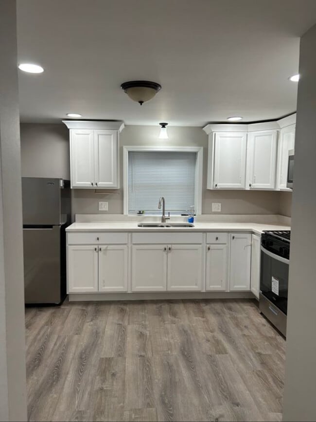 Kitchen - 1039 David Dr Unit 1E
