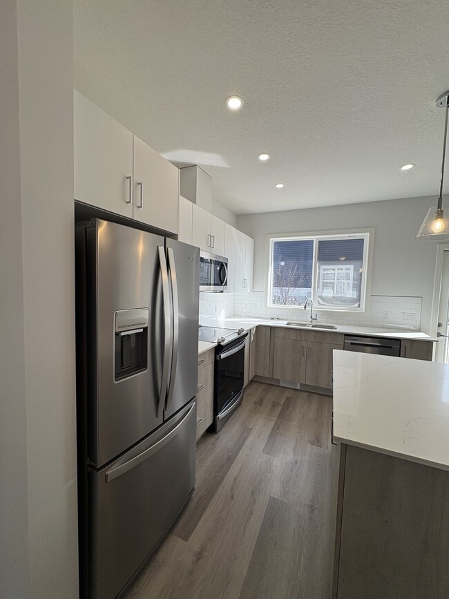 Photo - 137 Red Embers Link NE