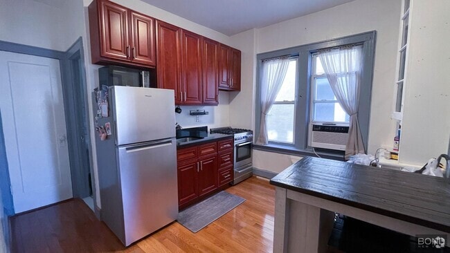 Building Photo - 48-35 45th St Rental