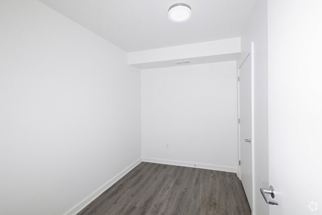 2BR, 2BA - 1062SF - Den