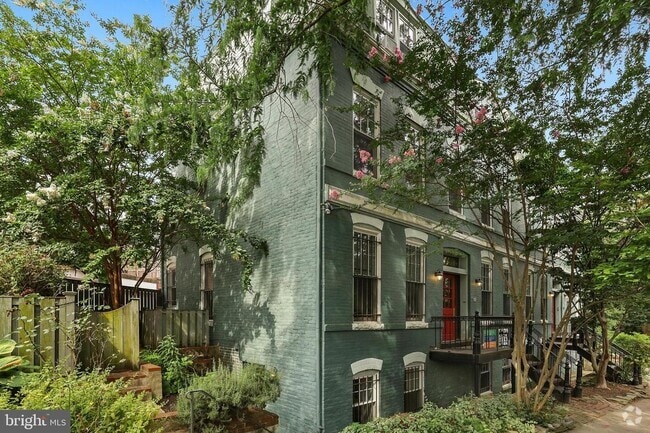 Building Photo - 1810 Ingleside Terrace NW Rental