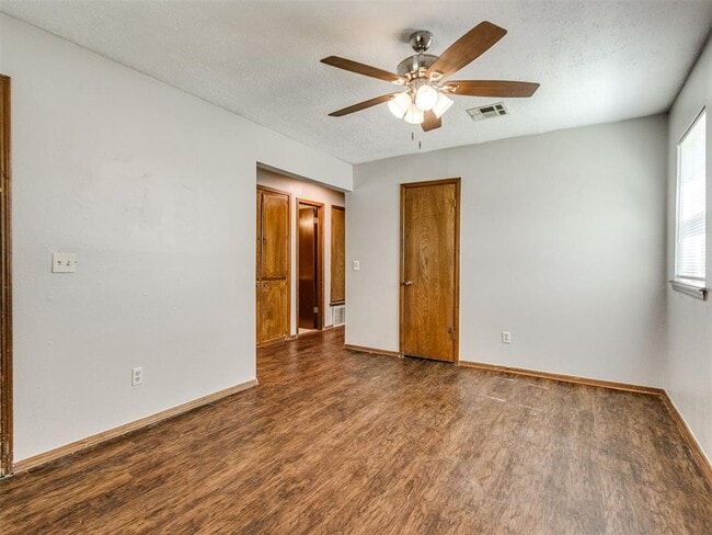 Photo - 821 Russell Cir