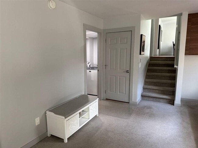 Photo - 4472 Calumet Dr NW