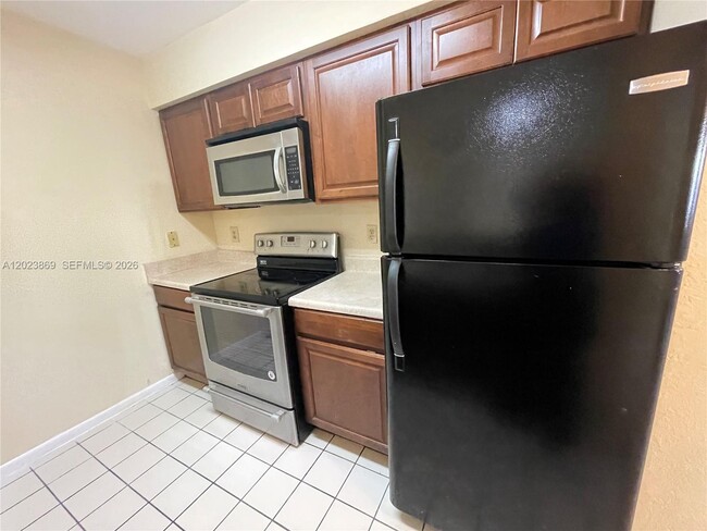 Building Photo - 2881 N Oakland Forest Dr Unit 102