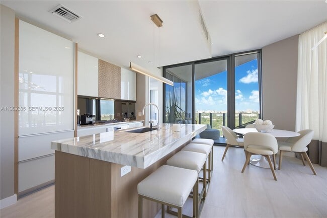 Photo - 2831 S Bayshore Dr Unidad 1505