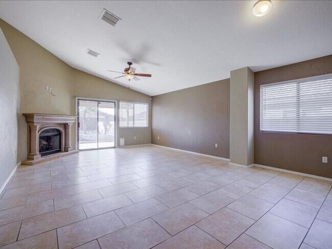 Photo - 3 Bedroom 2 Bathroom with Den!