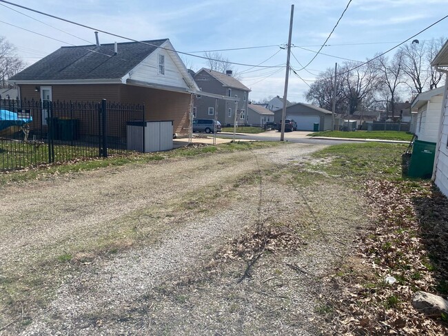 Building Photo - Welcome to this charming 1 bedroom, 1 bath... Rental