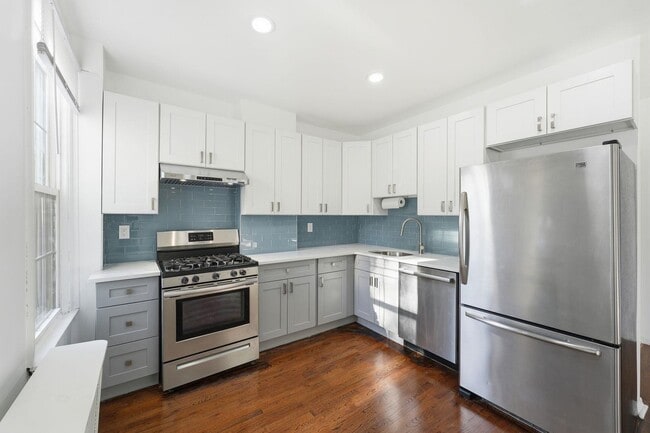 Building Photo - 16 E 44th St Unit 1