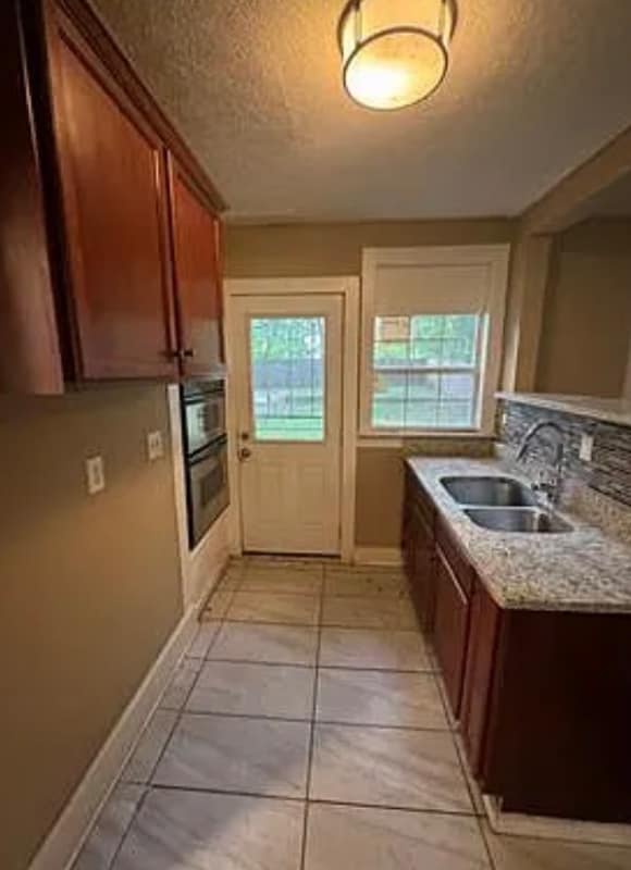 Photo - 2219 Locust St