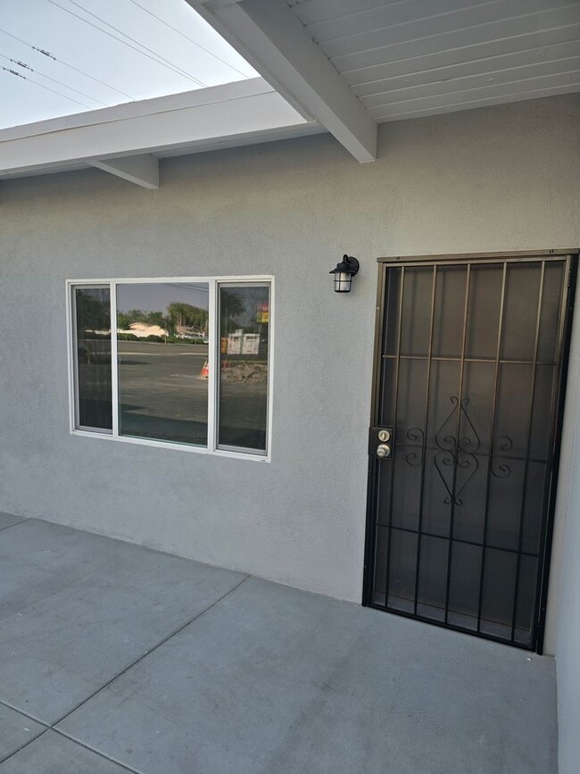 Photo - NEWLY RENOVATED, Quartz Counters & Stainle...