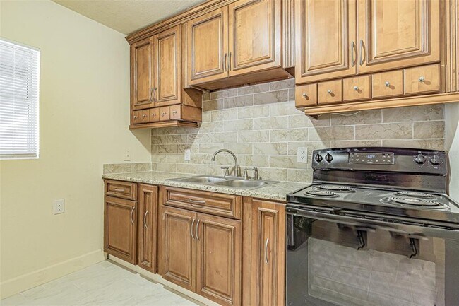 Photo - 14918 Pine Crest Rd