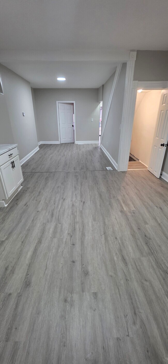 Building Photo - 2125 E Oliver St