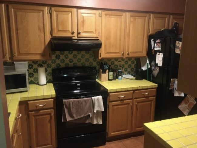 Photo - "Charming 2-Bed, 2-Bath Boulder Apartment with Cozy Fireplace and Spacious 1030 Sq Ft Layout!" Unit 102B