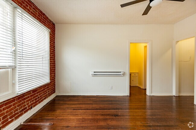 Studio, 1BA - 450SF