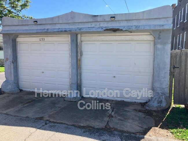 Photo - 1233 Graham St