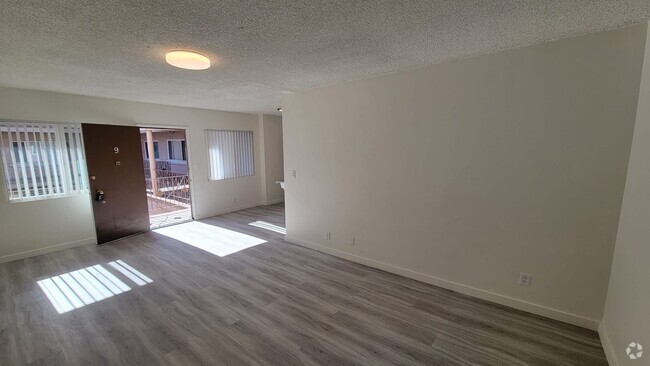 Building Photo - 13115 Oxnard St, Los Angeles, CA 91401 Unit 9 Rental