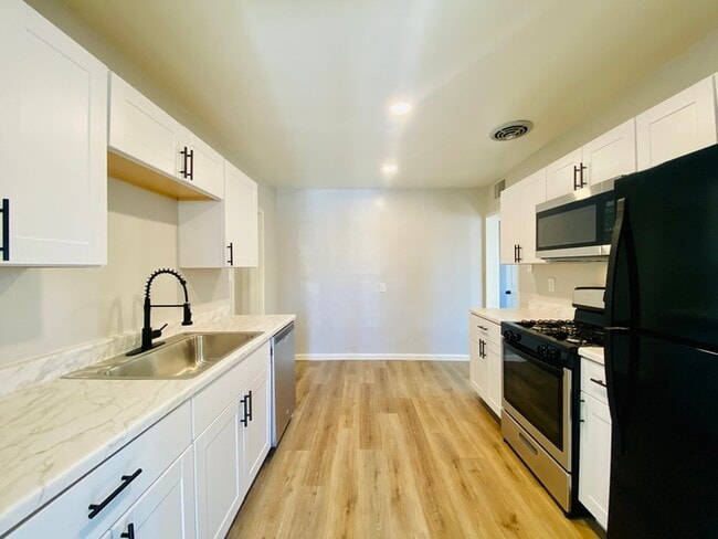 Photo - 2017 N Winstel Blvd