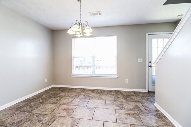 Photo - 176 Lyndhurst Dr