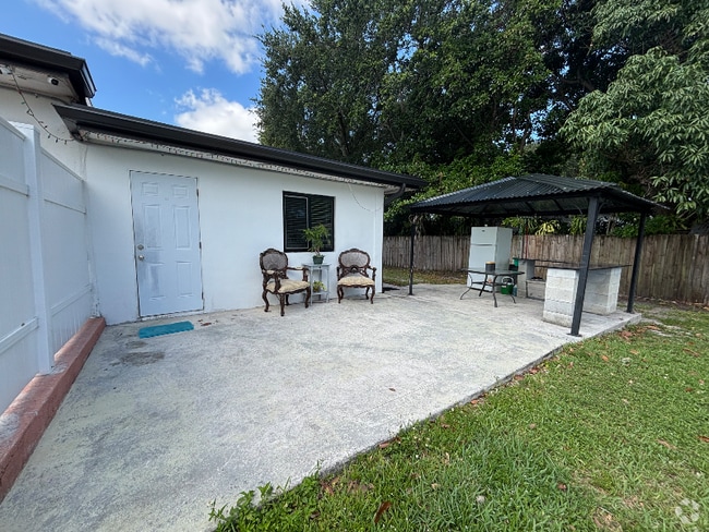 Building Photo - 17201 NW 53rd Ave Rental