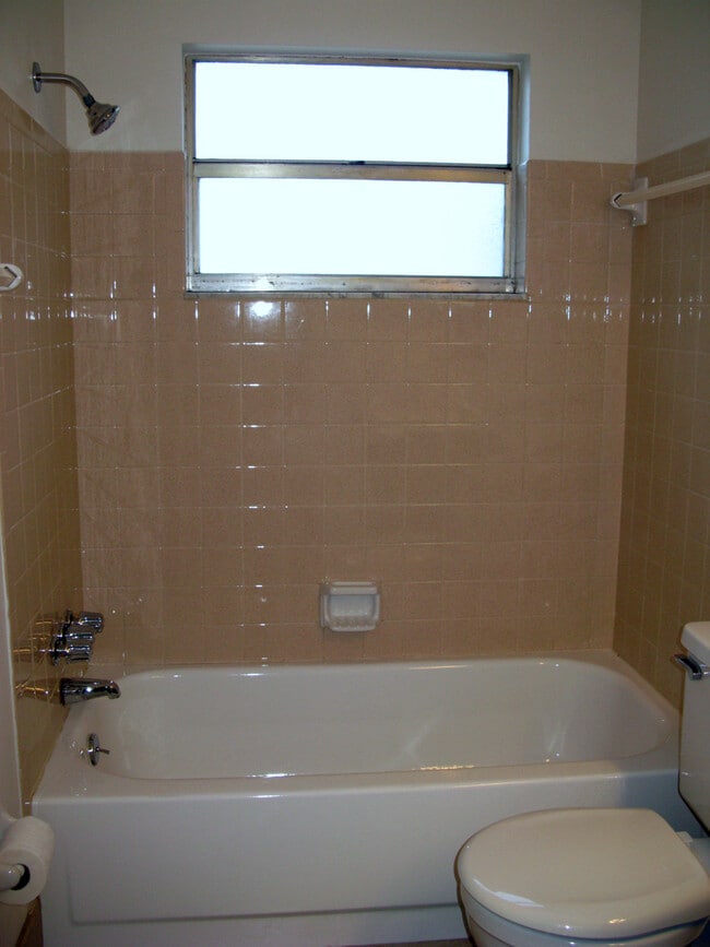 Photo - 2909 42nd St W