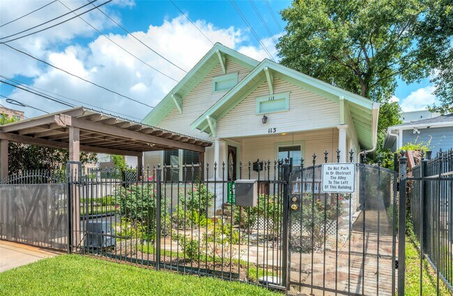 Photo - 113 W 5th St