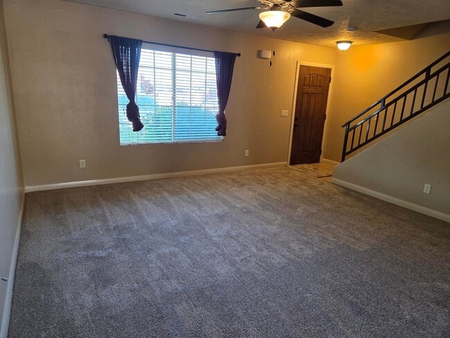 Photo - 340 W 1425 N