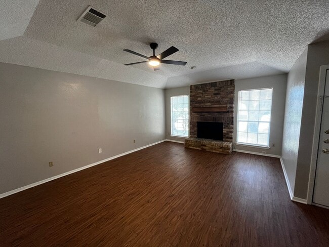 Photo - Beautiful duplex with a one car garage and 1 covered space!