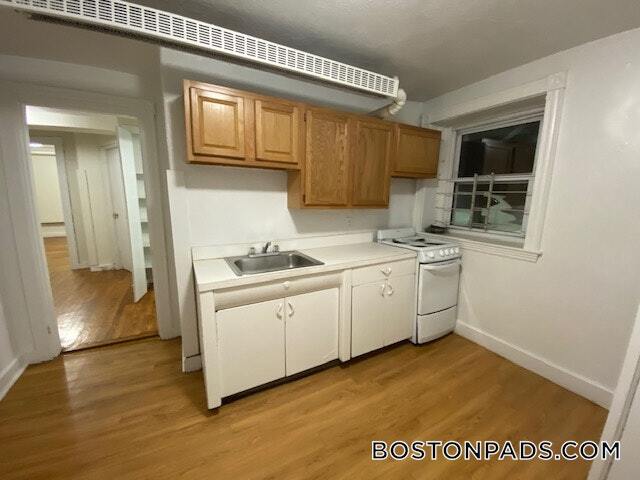 Building Photo - 1589 Beacon St