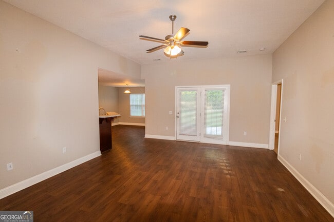 Photo - 173 Stillwater Dr