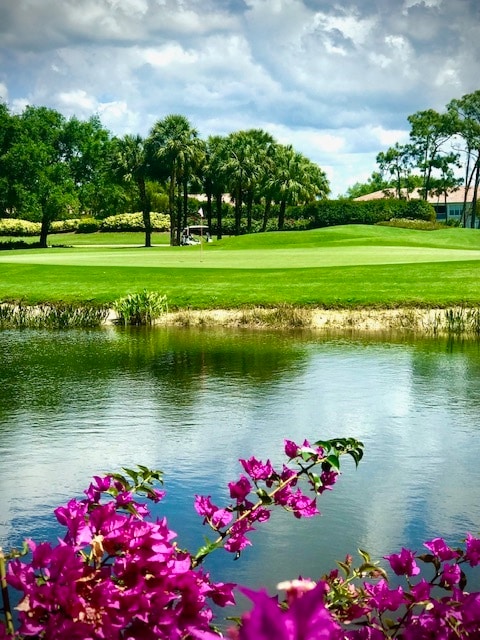 Vistas perfectas desde la terraza al sexto hoyo y al lago. - 9231 Spring Run Blvd Unidad 2106