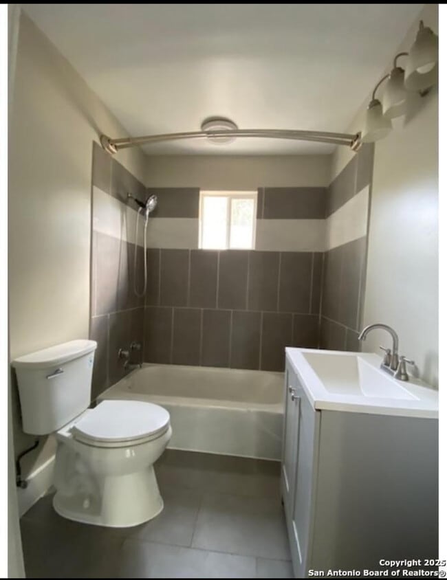 Building Photo - 143 E Baylor St