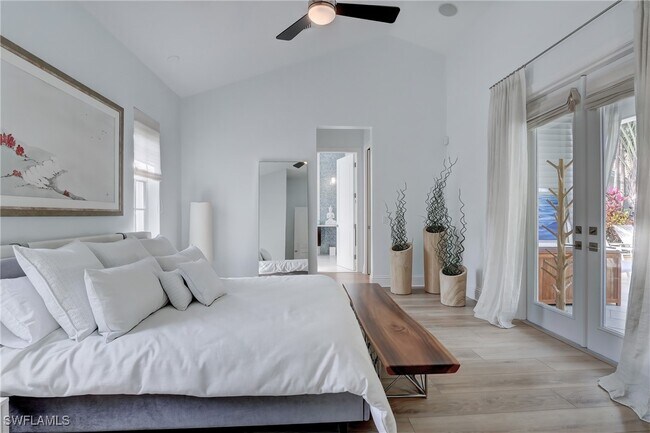 Photo - 687 9th Ave S