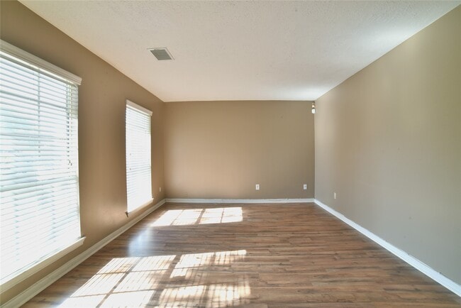 Photo - 4611 Kimball Dr